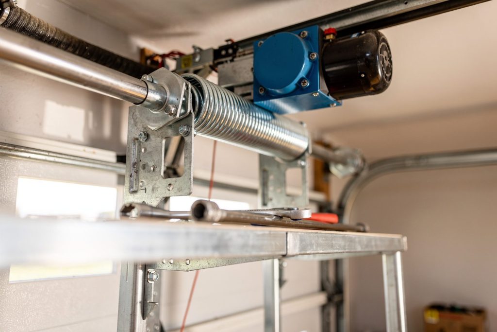 Reparatur, Wartung und Notdienst – Rößler Industrietore GmbH