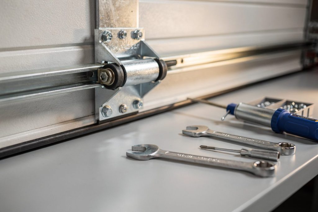 Rolltore und Garagentore – spezifische Wartungsintervalle und Prüfverfahren – Rößler Industrietore GmbH